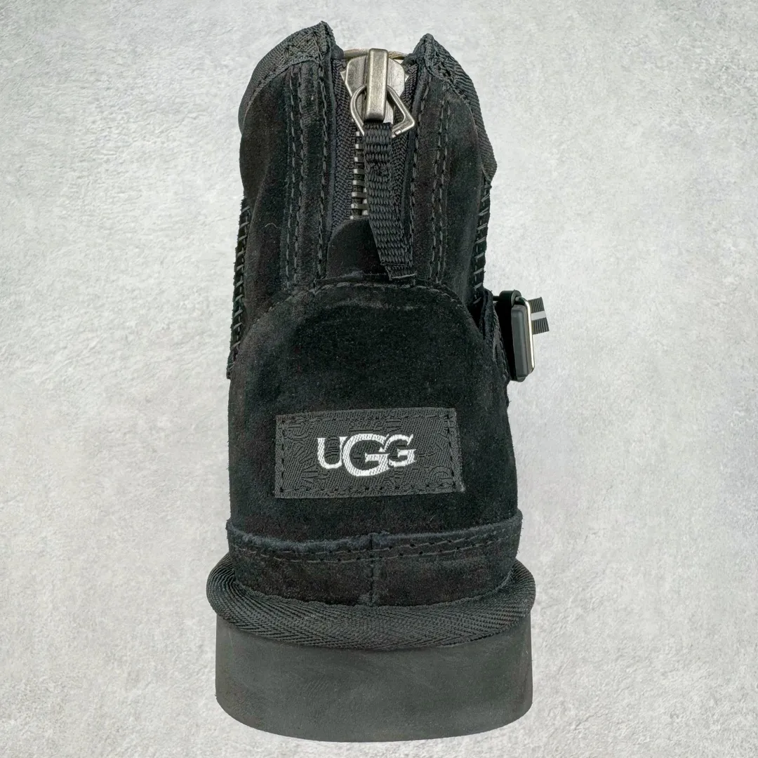 Pick up locally 💰640 UGG 5013 snap-on men's autumn and winter sheepskin and fur integrated snow boots. All shoes are made from the same factory as ZP. Longfeng A-grade Australian imported sheepskin and fur integrated men's boots. Brand OEM production line. Fully follow the ZP process. Original pattern maker of the OEM. Adhering to the principle of no original shoes and no development selection. Pay attention to every detail. The most authentic version on the market TREADLITE "Light Wing" technology outsole Lightweight/durable/flexible/pile size: 40 41 42 43 44 Coding: by3936050